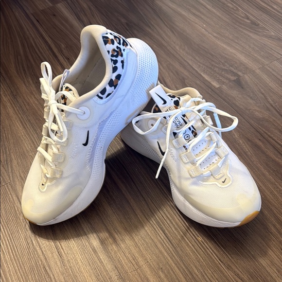 Nike | Women's React Escape rn - Picture 1 of 6